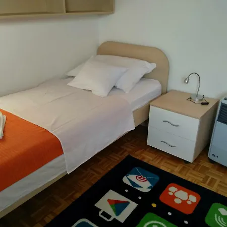 Apartment Campus Split