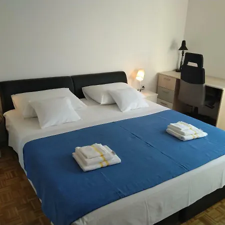 Campus Apartment *